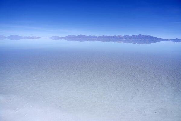 Ảnh chụp từ trên cao: Cảnh khu vực phía nam ngập nước của mỏ muối Uyuni ở Bolivia - Sputnik Việt Nam