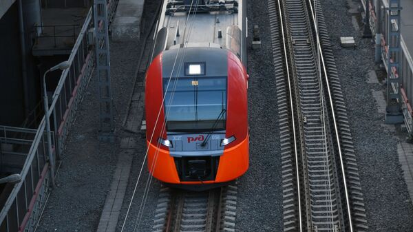 Xe lửa chạy điện Cánh én trên cung đường Vành đai trung tâm Matxcơva. - Sputnik Việt Nam