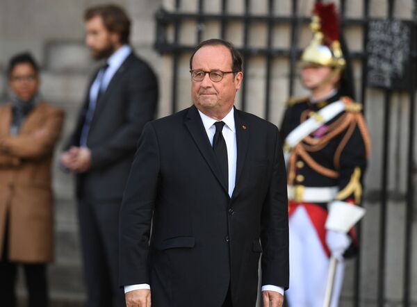 Cựu Tổng thống Pháp Francois Hollande trước lễ tang cựu Tổng thống Pháp Jacques Chirac tại Nhà thờ Saint-Sulpice - Sputnik Việt Nam