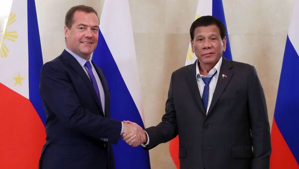 Thủ tướng Nga Dmitry Medvedev và Tổng thống Philippines Rodrigo Duterte - Sputnik Việt Nam