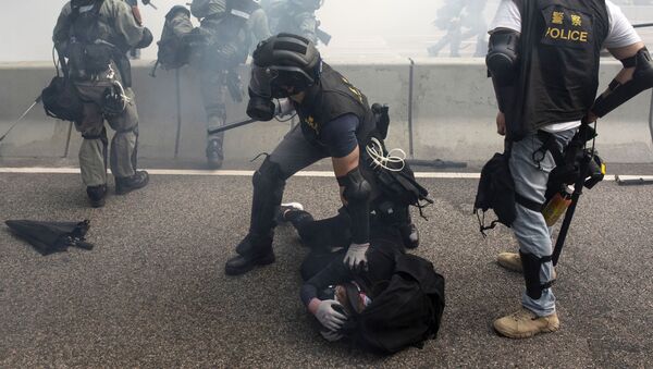 Cảnh sát bắt giữ người biểu tình ở Hồng Kông - Sputnik Việt Nam
