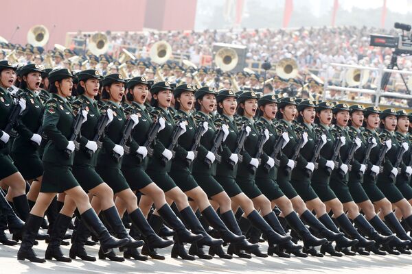 Quân nhân Trung Quốc trong cuộc duyệt binh nhân kỷ niệm 70 năm thành lập Cộng hòa Nhân dân Trung Hoa tại Bắc Kinh - Sputnik Việt Nam
