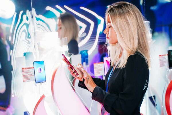 Đối thủ từ Việt Nam: liệu smartphone Vsmart có thể làm giảm doanh số bán hàng của Xiaomi tại Nga? Đối thủ từ Việt Nam: liệu smartphone Vsmart có thể làm giảm doanh số bán hàng của Xiaomi tại Nga? - Sputnik Việt Nam