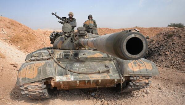 Tổ lái xe tăng T-72 của Sư đoàn 10, Quân Đoàn 2, Quân đội Tự Do Syria tại thành phố Katana (ở Syria) - Sputnik Việt Nam