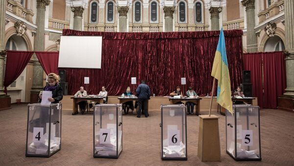 Các trạm bỏ phiếu ở Kharkov trong cuộc bầu cử chính quyền địa phương - Sputnik Việt Nam