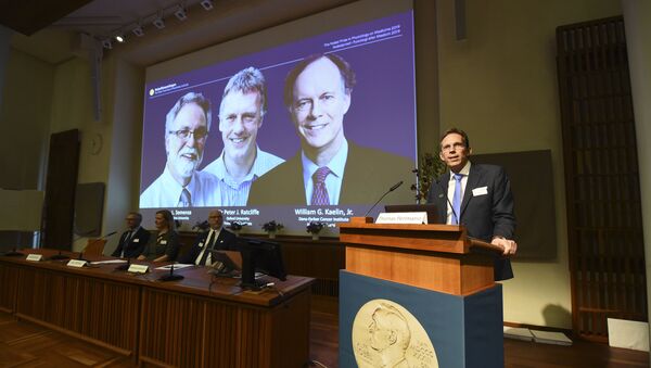 Thư ký Ủy ban Nobel Thomas Perlmann trong buổi công bố người đoạt giải Nobel tại Viện Caroline ở Stockholm, Thụy Điển - Sputnik Việt Nam