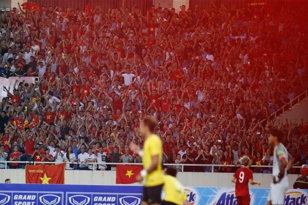 Việt Nam 1:0 Malaysia: Thầy trò HLV Park Hang-seo khẳng định sức mạnh nền bóng đá số 1 Đông Nam Á Việt Nam 1:0 Malaysia: Thầy trò HLV Park Hang-seo khẳng định sức mạnh nền bóng đá số 1 Đông Nam Á - Sputnik Việt Nam