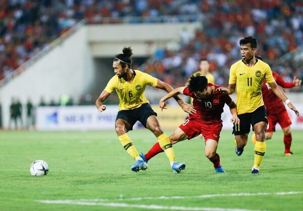 Việt Nam 1:0 Malaysia: Thầy trò HLV Park Hang-seo khẳng định sức mạnh nền bóng đá số 1 Đông Nam Á Việt Nam 1:0 Malaysia: Thầy trò HLV Park Hang-seo khẳng định sức mạnh nền bóng đá số 1 Đông Nam Á - Sputnik Việt Nam