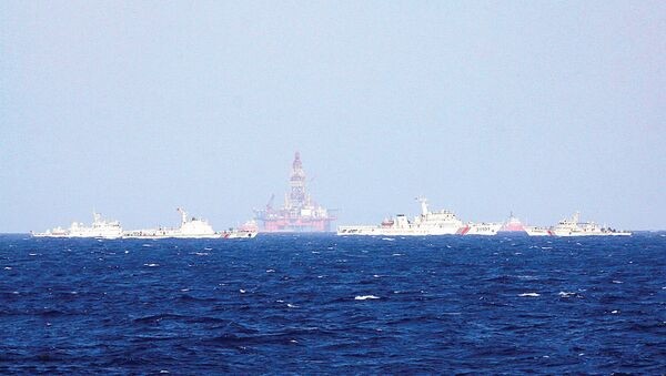 Trung Quốc đã đưa nhiều tàu hộ tống để bảo vệ giàn khoan Hải Dương 981.  - Sputnik Việt Nam