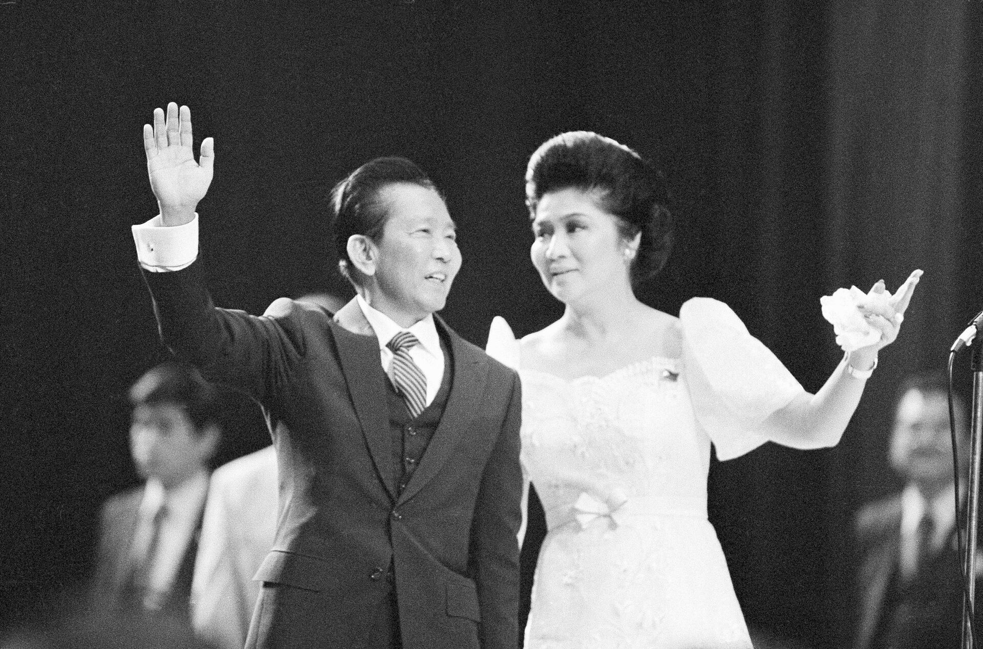 Cựu ổng thống Philippines Ferdinand Marcos cùng vợ Imelda Marcos tại Los Angeles, Mỹ - Sputnik Việt Nam, 1920, 15.11.2021