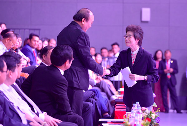 Thủ tướng Chính phủ Nguyễn Xuân Phúc phát biểu tại Lễ kỷ niệm 15 năm ngày Doanh nhân Việt Nam Thủ tướng Chính phủ Nguyễn Xuân Phúc phát biểu tại Lễ kỷ niệm 15 năm ngày Doanh nhân Việt Nam - Sputnik Việt Nam