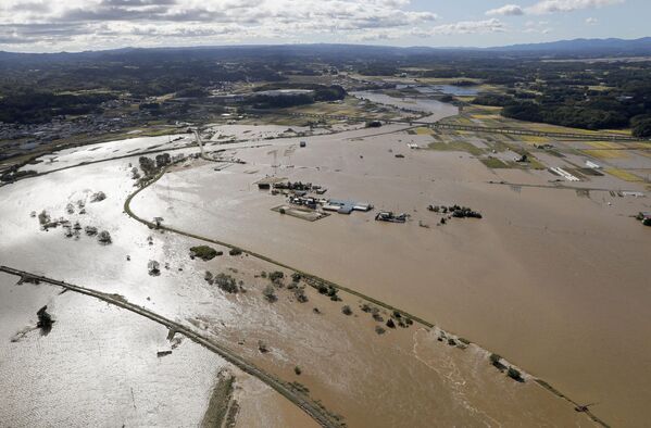 Các khu vực bị ngập lụt bởi sông Abukuma sau cơn bão Hagibis ở thành phố Tamagawa, tỉnh Fukushima, Nhật Bản - Sputnik Việt Nam