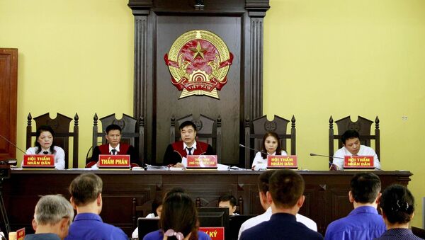 Quang cảnh phiên xét xử sơ thẩm sáng 15/10/2019. - Sputnik Việt Nam