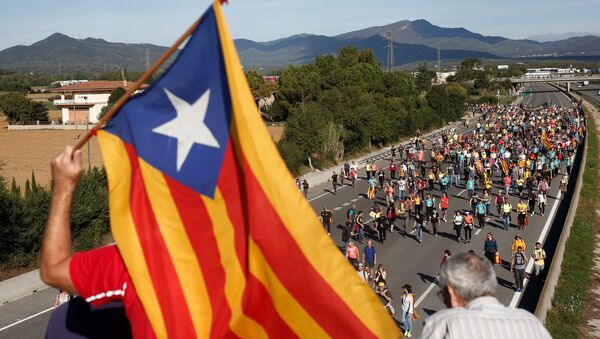 Những người biểu tình ở Catalonia. - Sputnik Việt Nam