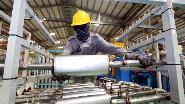 Trong ảnh: Dây chuyền sản xuất của Công ty TNHH sản xuất ống xả ô tô THACO tại Khu kinh tế mở Chu Lai (Quảng Nam) – một trong những khu kinh tế thu hút đầu tư lớn của khu vực miền Trung - Sputnik Việt Nam