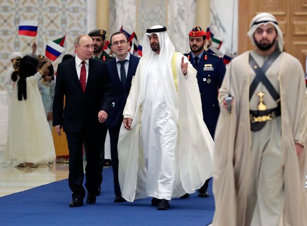 Tổng thống Nga Vladimir Putin và Thái tử Abu Dhabi Mohammed bin Zayed Al Nahyan tại cuộc gặp chính thức - Sputnik Việt Nam