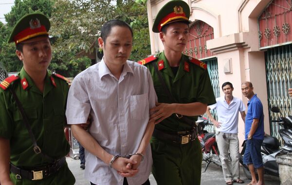 Các bị cáo vụ gian lận thi cử nói lời sau cùng: Thành thật xin lỗi Đảng và Nhân dân Các bị cáo vụ gian lận thi cử nói lời sau cùng: Thành thật xin lỗi Đảng và Nhân dân - Sputnik Việt Nam