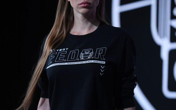 Thương hiệu công nghệ cao ARV đã giới thiệ bộ sưu tập quần áo ROBOT.FEDOR tại Tuần lễ thời trang Moskva - Sputnik Việt Nam