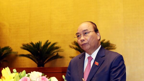  Thủ tướng Nguyễn Xuân Phúc đọc báo cáo của Chính phủ. - Sputnik Việt Nam