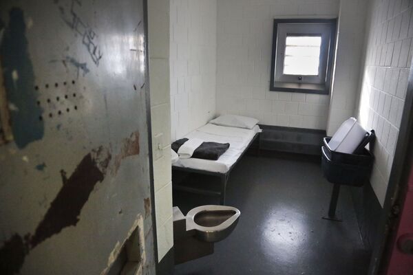 Phòng biệt giam tại nhà tù Rikers Island lớn nhất thế giới ở ngoại ô New York, Hoa Kỳ - Sputnik Việt Nam