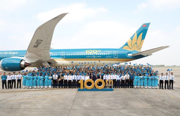 Vietnam Airlines đón máy bay thứ 100: hàng không Việt phải nâng tầm và cạnh tranh quốc tế Vietnam Airlines đón máy bay thứ 100: hàng không Việt phải nâng tầm và cạnh tranh quốc tế - Sputnik Việt Nam