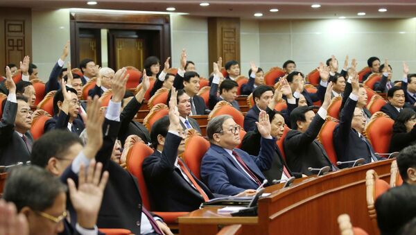 Các đại biểu biểu quyết thông qua Nghị quyết Hội nghị Trung ương lần thứ mười một, khóa XII. - Sputnik Việt Nam
