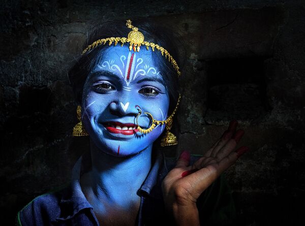 Bức ảnh Magic of color (Phép lạ sắc màu) của nhiếp ảnh gia Ấn Độ Pranab Basak, được trình bày tại cuộc thi ảnh World's Best Photos of #Blue2019 - Sputnik Việt Nam
