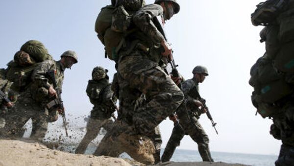 Thủy quân lục chiến Hàn Quốc trong một cuộc tập trận  tại thành phố Pohang - Sputnik Việt Nam