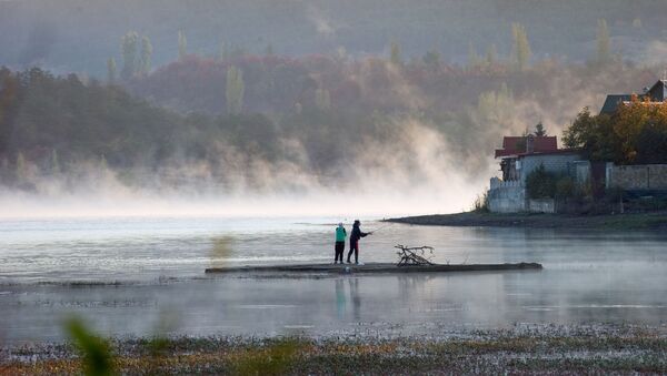 Buổi sáng tại hồ Simferopol ở Crưm - Sputnik Việt Nam
