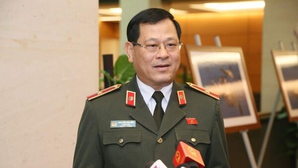 Tướng Nguyễn Hữu Cầu nói tám người bị bắt chưa phải là đường dây đưa người sang Anh. - Sputnik Việt Nam