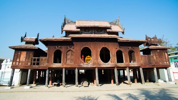 Tu viện cổ bằng gỗ tếch Shwe Yan Pi ở Hồ Inle, Myanmar - Sputnik Việt Nam