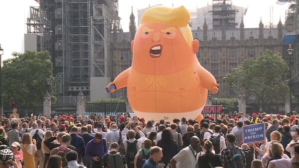 Quả bóng khổng lồ bé Trump đã lên sóng ở London - Sputnik Việt Nam