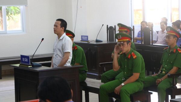 Bị cáo Trần Trọng Luận (34 tuổi, ngụ tại Bình Dương) nhận mức án tử hình đối với tội danh giết người, 6 năm tù với tội danh cướp tài sản - Sputnik Việt Nam