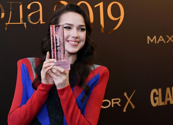 Vận động viên trượt băng nghệ thuật Alina Zagitova, người chiến thắng đề cử Vận động viên của năm, sau lễ trao giải Người phụ nữ của năm 2019 theo tạp chí Glamour - Sputnik Việt Nam
