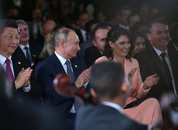 Tổng thống Vladimir Putin tại buổi hòa nhạc dành cho những người tham gia BRICS ở Brazil - Sputnik Việt Nam