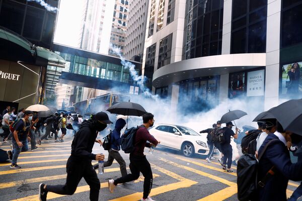 Đụng độ giữa người biểu tình với cảnh sát ở Hồng Kông - Sputnik Việt Nam