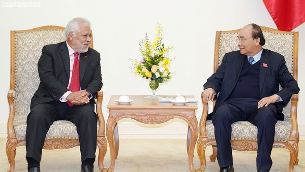 Thủ tướng Nguyễn Xuân Phúc và Đại sứ Venezuela Jorge Rondon Uzcategui - Sputnik Việt Nam