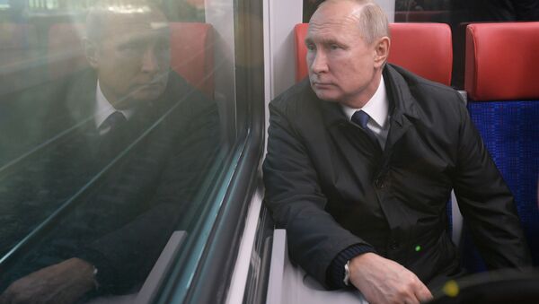 Владимир Путин во время поездки на Иволге по МЦД - Sputnik Việt Nam