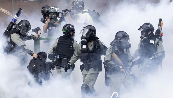 Cảnh sát bắt giữ người biểu tình tại Hồng Kông - Sputnik Việt Nam