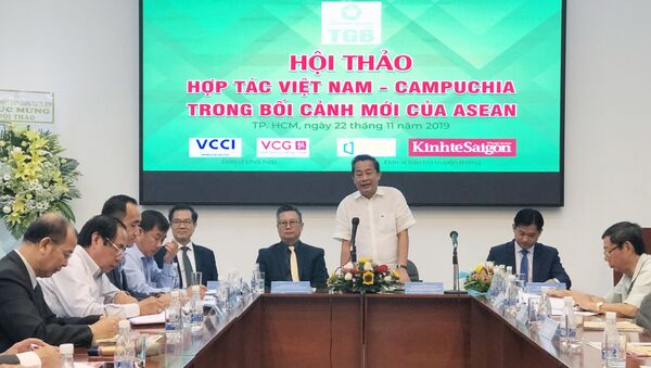 Đại diện các Bộ, ngành và chuyên gia chủ trì hội thảo “Hợp tác Việt Nam – Campuchia trong bối cảnh mới của ASEAN”. - Sputnik Việt Nam