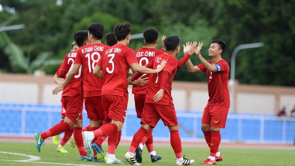 Các cầu thủ U22 Việt Nam vui mừng khi ghi bàn thắng vào lưới đội tuyển U 22 Brunei. - Sputnik Việt Nam