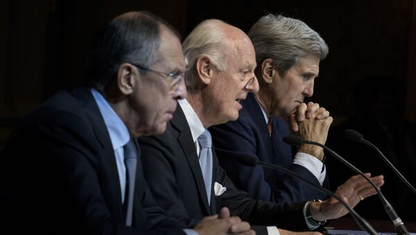 Bộ trưởng Ngoại giao Nga Sergei Lavrov, đặc phái viên LHQ về Syria, Staffan de Mistura, Ngoại trưởng Hoa Kỳ John Kerry trả lời câu hỏi của các nhà báo - Sputnik Việt Nam