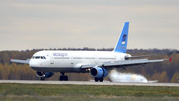 Chiếc máy bay Airbus A-321 của hãng Metrojet với số đăng ký EI-ETJ,đã bị rơi ở Ai Cập - Sputnik Việt Nam