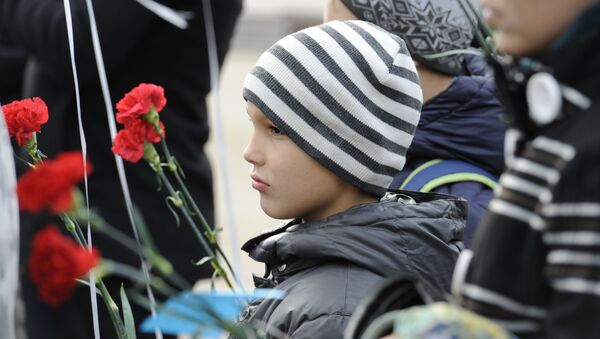 Lễ mit-tinh cầu hồn tại Donetsk tưởng nhớ những người thiệt mạng trong vụ máy bay Airbus A321 rơi ở Ai Cập. - Sputnik Việt Nam