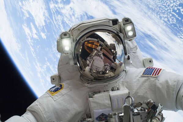 Phi hành gia Mike Hopkins  trên ISS - Sputnik Việt Nam