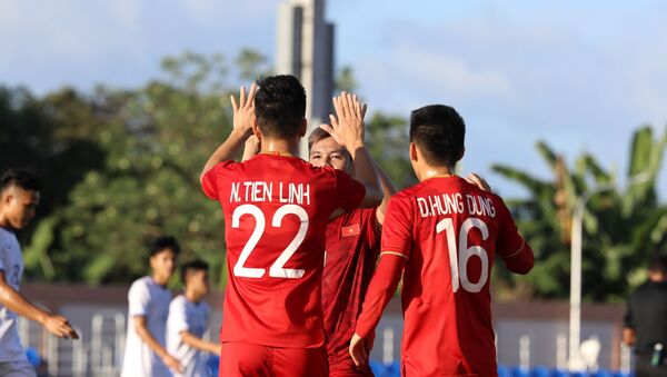 Tiến Linh (U22 Việt Nam) ghi bàn vào lưới đội tuyển Lào phút 17. - Sputnik Việt Nam