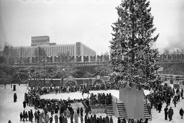 Cây thông Năm mới trong Điện Kremlin Moskva, năm 1968 - Sputnik Việt Nam