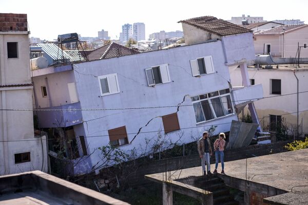 Trận động đất phá hủy tòa nhà ở thành phố Durres của Albania - Sputnik Việt Nam
