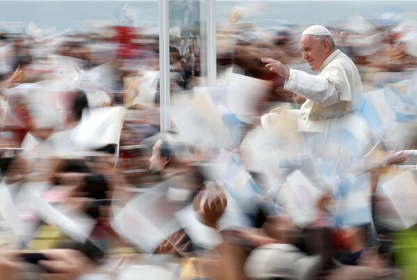 Giáo hoàng Phanxicô cử hành Thánh lễ tại sân vận động bóng chày ở Nagasaki, Nhật Bản - Sputnik Việt Nam