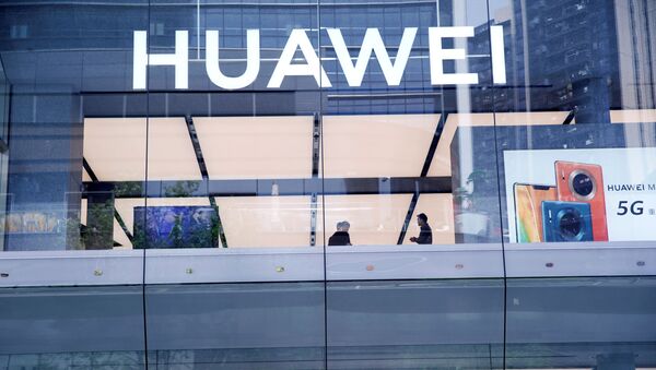 Cửa hàng hàng đầu toàn cầu đầu tiên của Huawei được chụp tại Thâm Quyến, tỉnh Quảng Đông, Trung Quốc ngày 30 tháng 10 năm 2019 - Sputnik Việt Nam